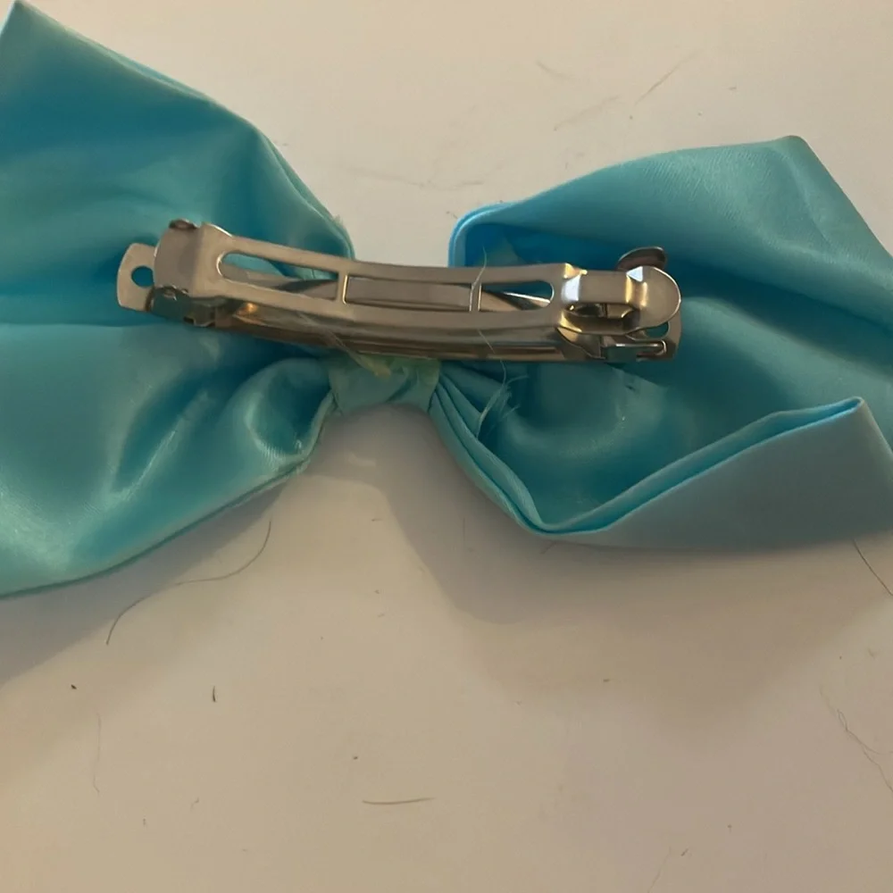 FINAL MARKDOWN Ladies satin bow